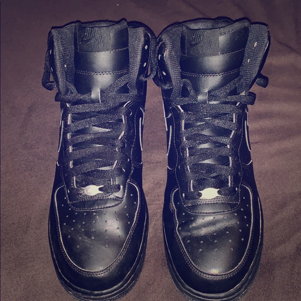 PRE-OWNED AIR FORCE ONES